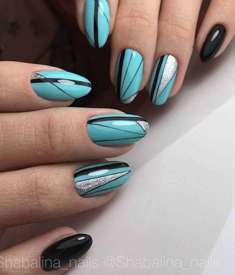 Маникюр бирюзовый с черным