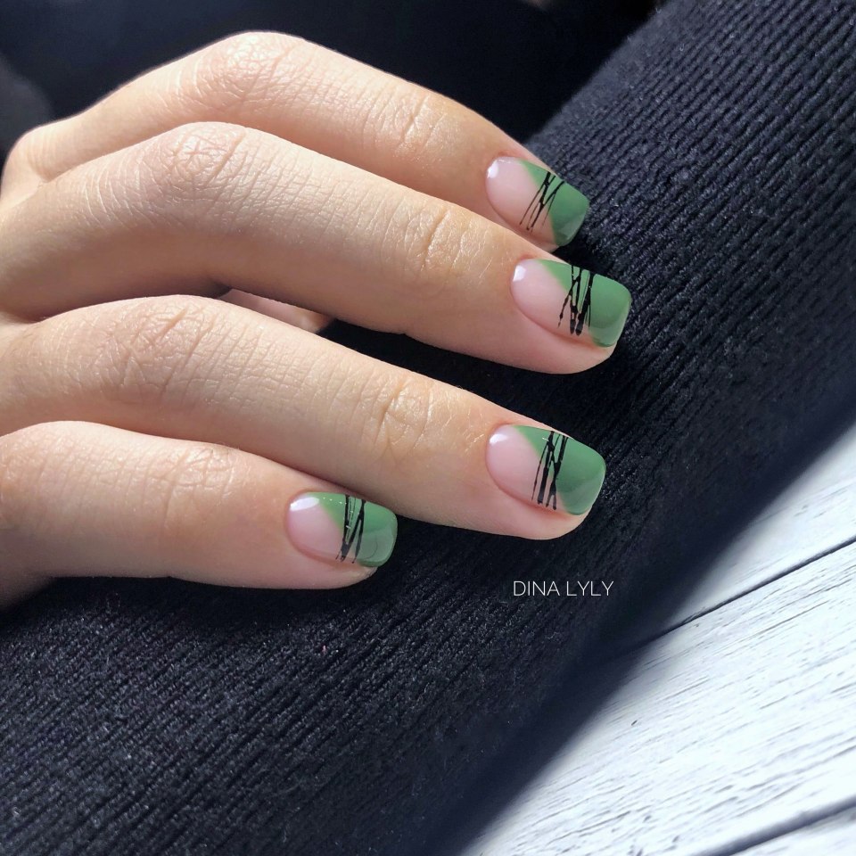Зелёный френч на ногтях