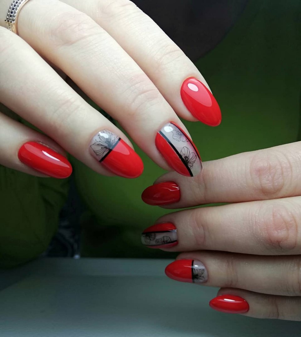 Оранжевый маникюр с полосками