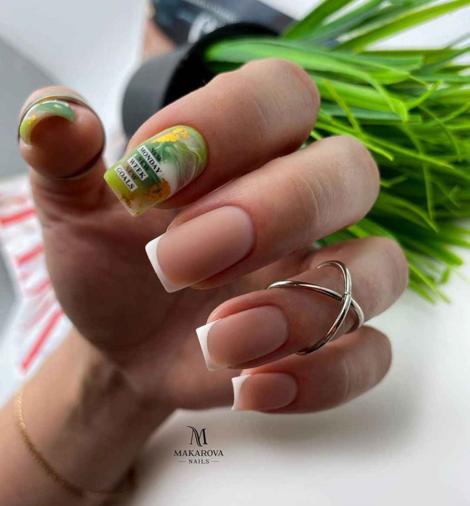 Маникюр на август