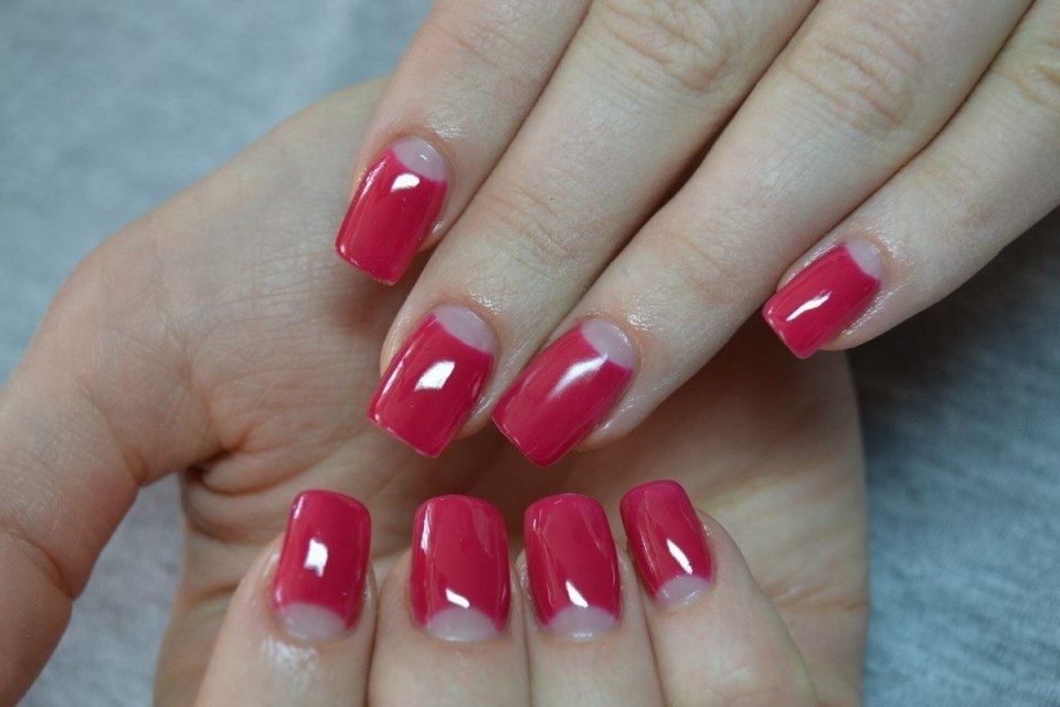 Пенный маникюр красный