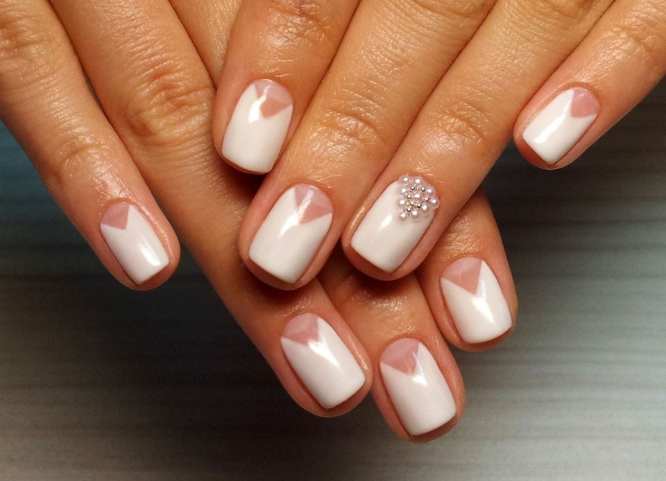 Маникюр с лунками