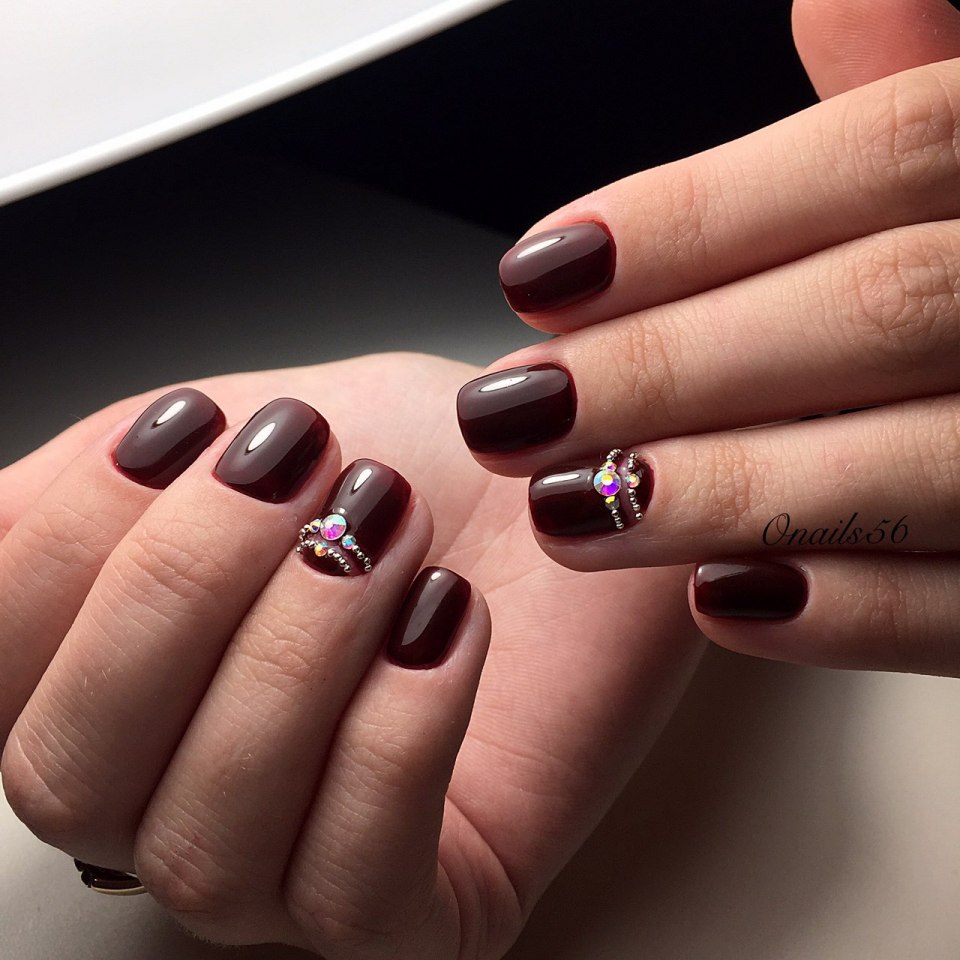 Маникюр разноцветный однотонный