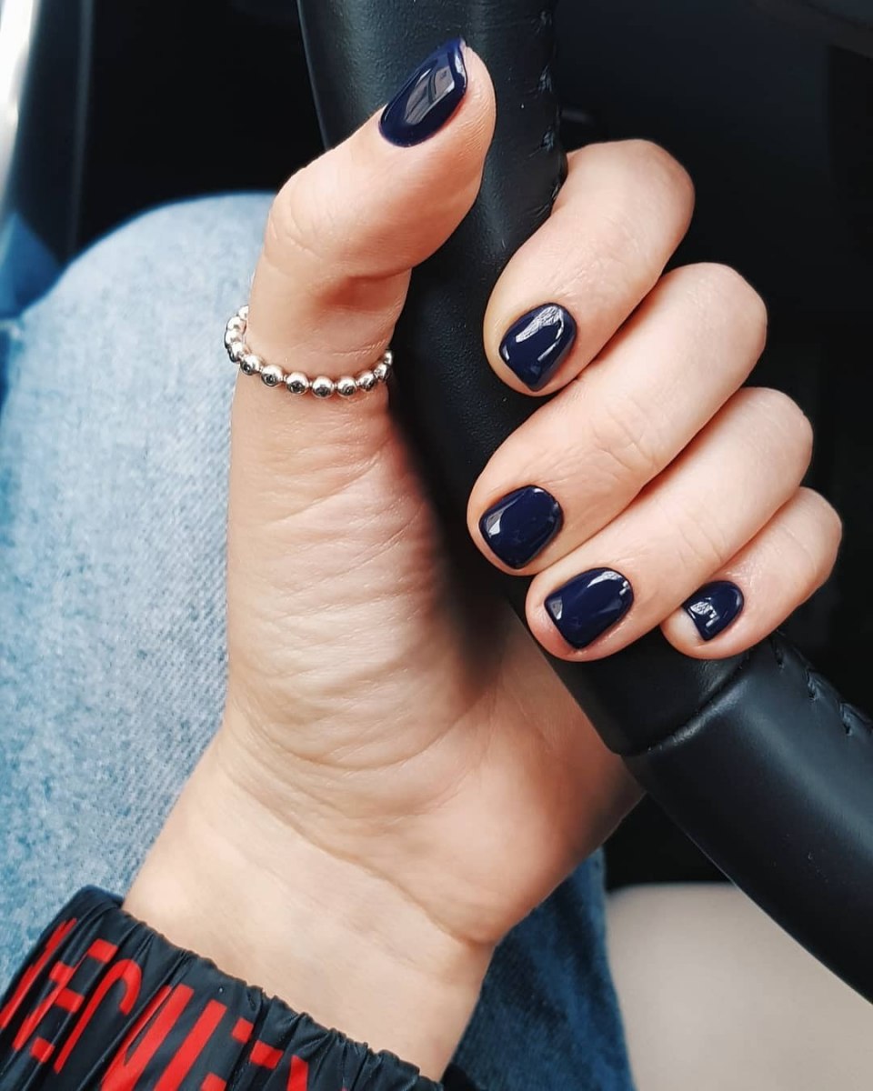 Однотонный маникюр