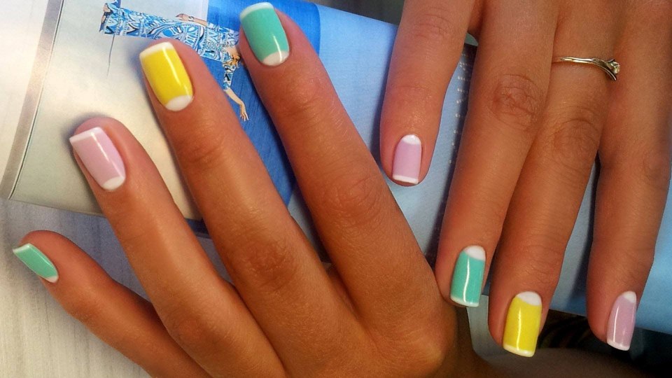 Цветной френч на короткие ногти