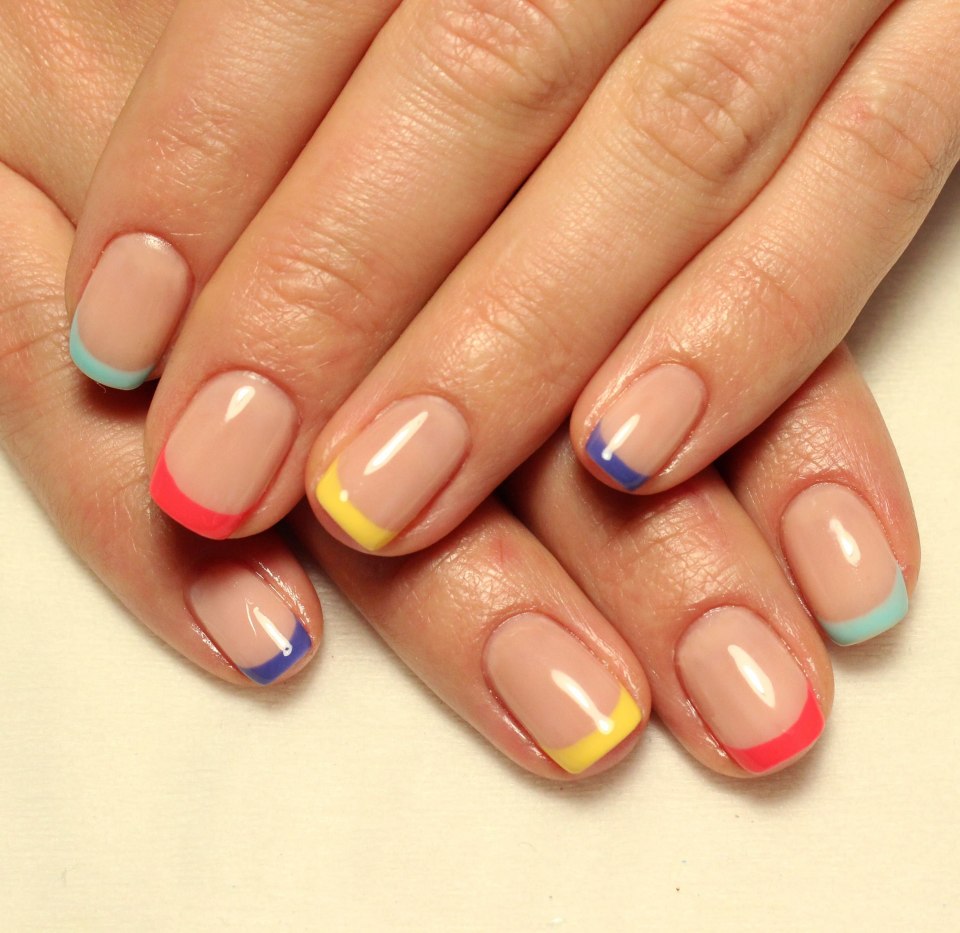 Цветной френч на короткие ногти