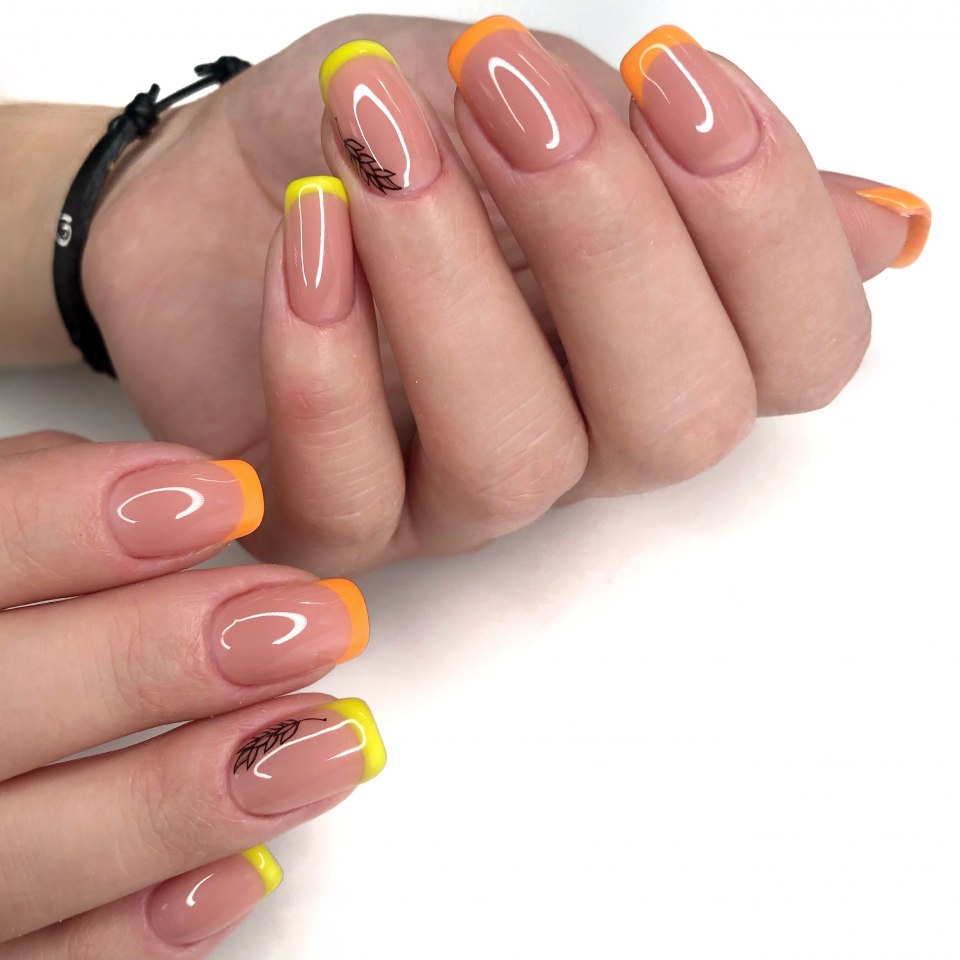 Маникюр френч цветной