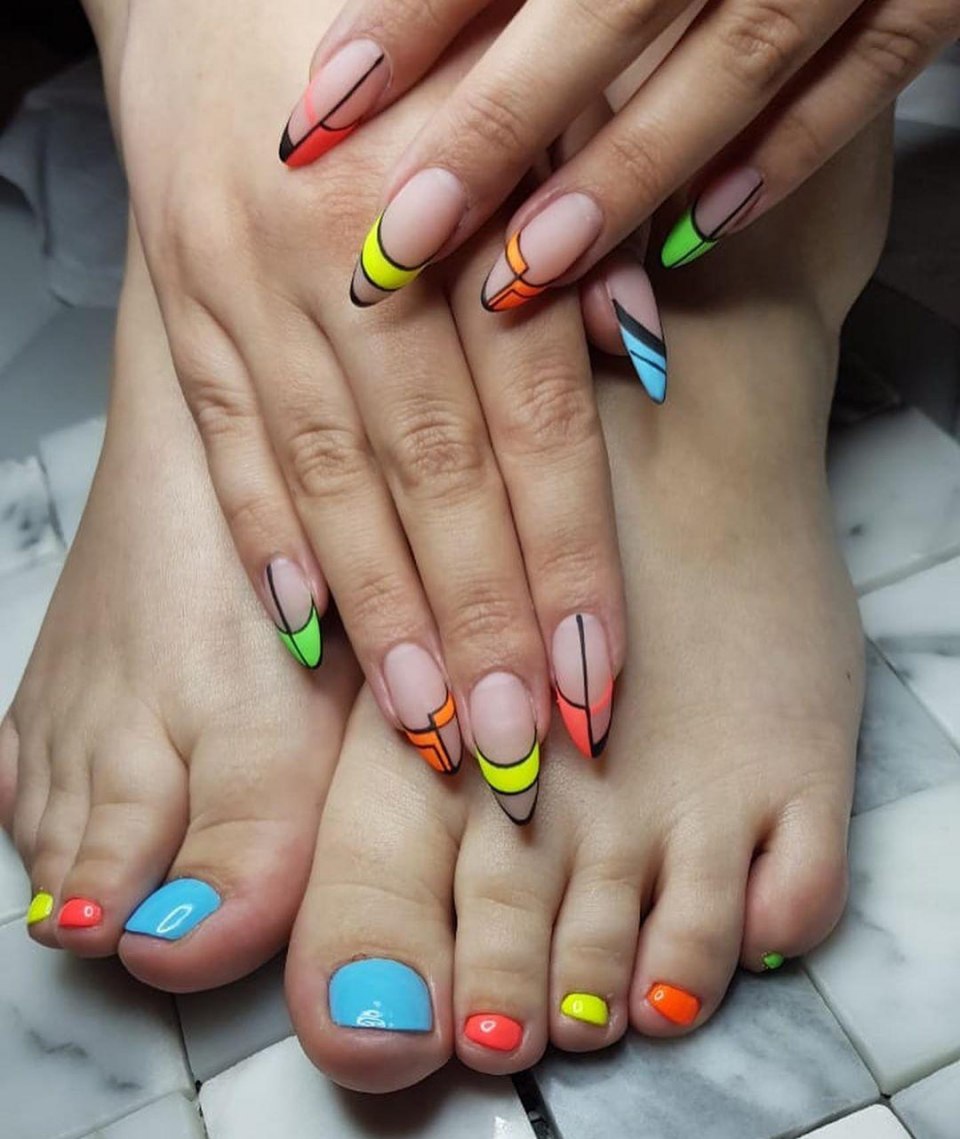 Маникюр френч цветной