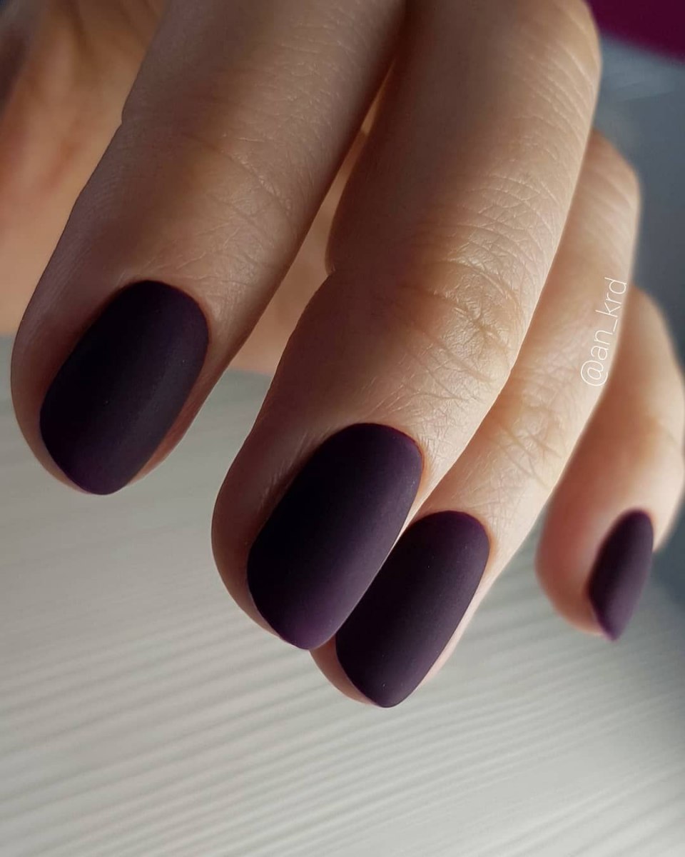 Маникюр однотонный матовый