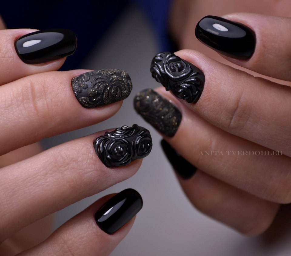 Маникюр черный бархатный