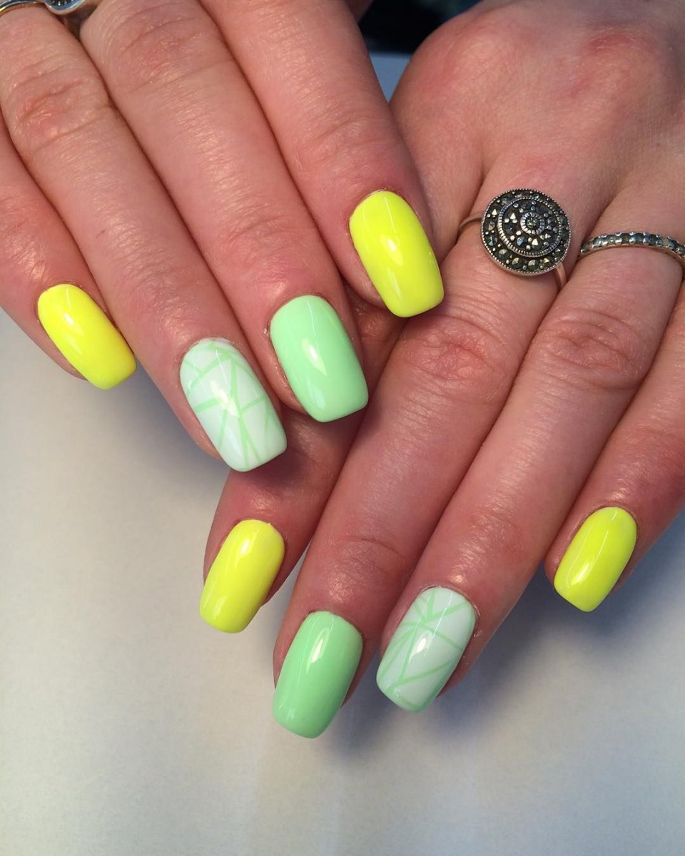Маникюр на короткие ногти разными цветами