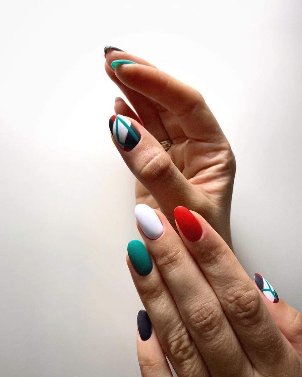 Маникюр разноцветные ногти