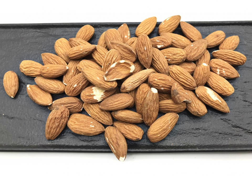 Горький миндаль