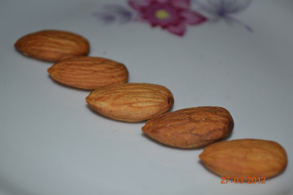 Миндаль сушеный "Семушка" 120гр