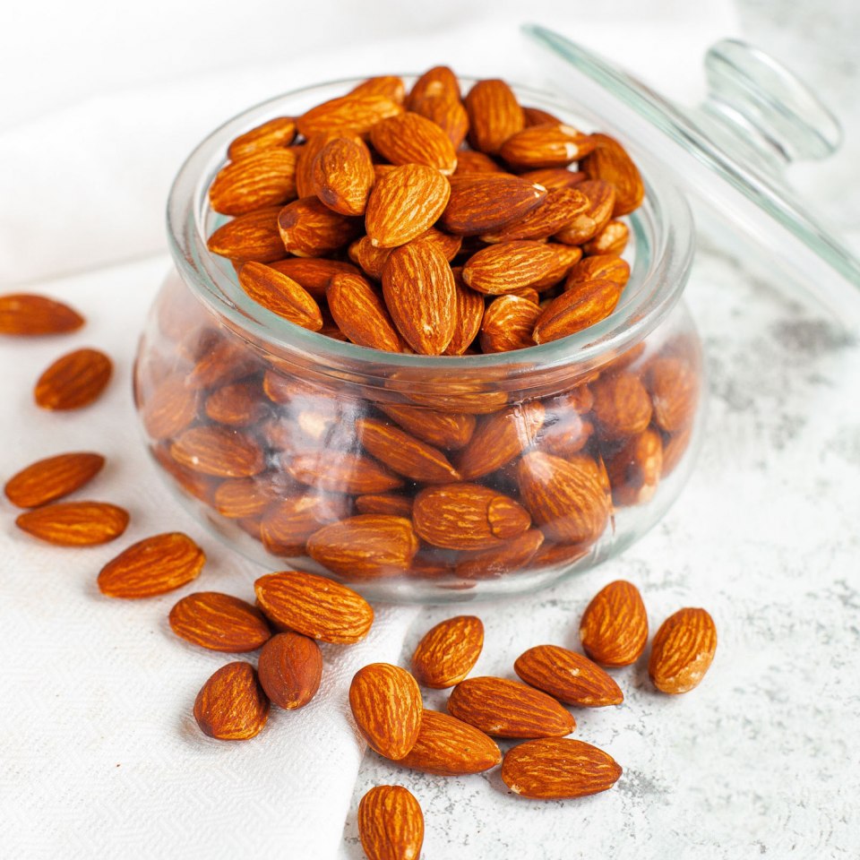 Ecotopia миндаль в скорлупе сырой, 250 гр