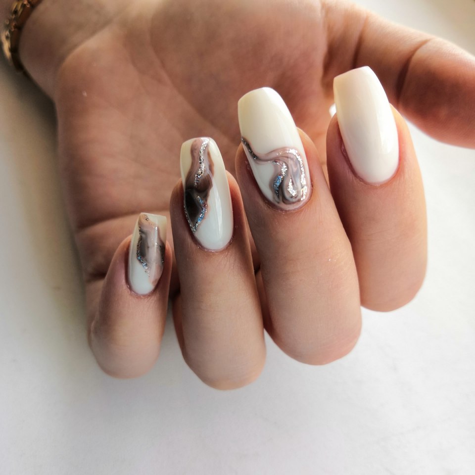 Молочные ногти