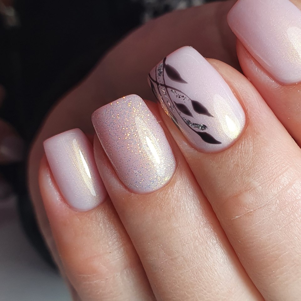 Ногти молочного цвета