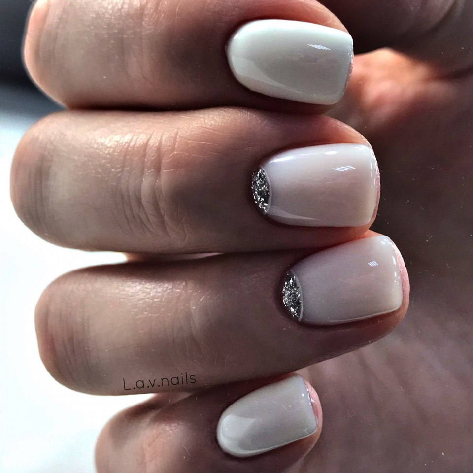 Маникюр с молочным цветом