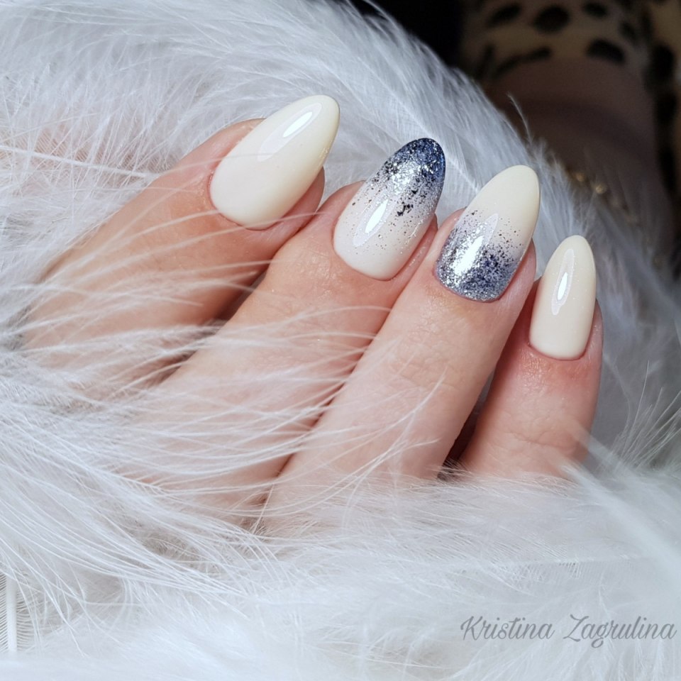 Молочныеногти с сереброи