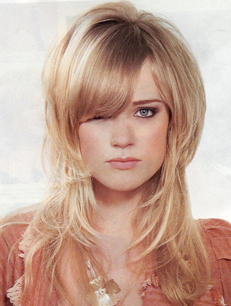 Каскадная стрижка на средние волосы с челкой на средние волосы