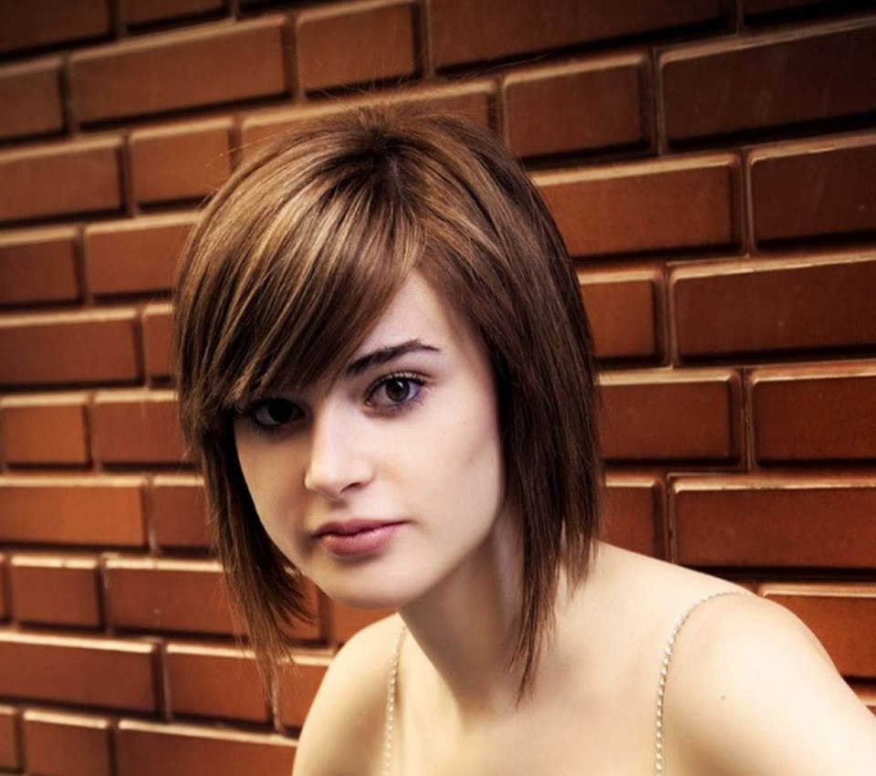 Подростковые женские стрижки на средние волосы