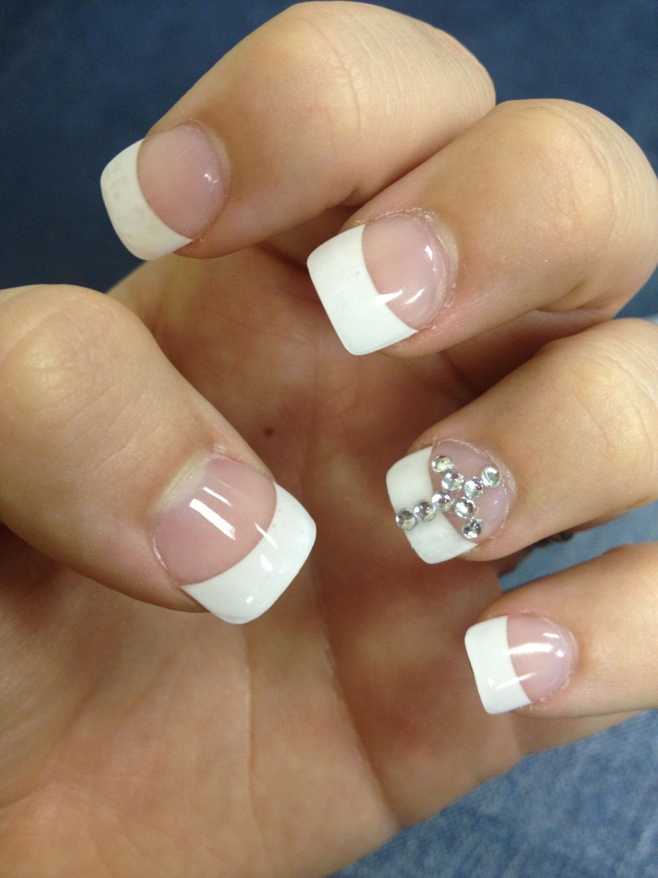 Французский маникюр с прозрачными кончиками