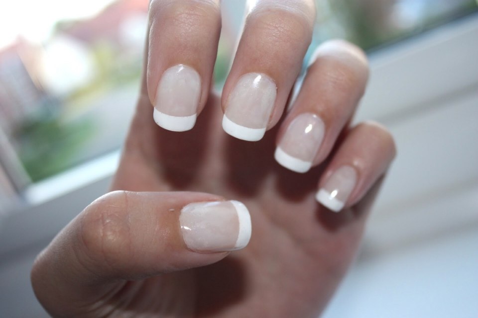 Маникюр френч прозрачный