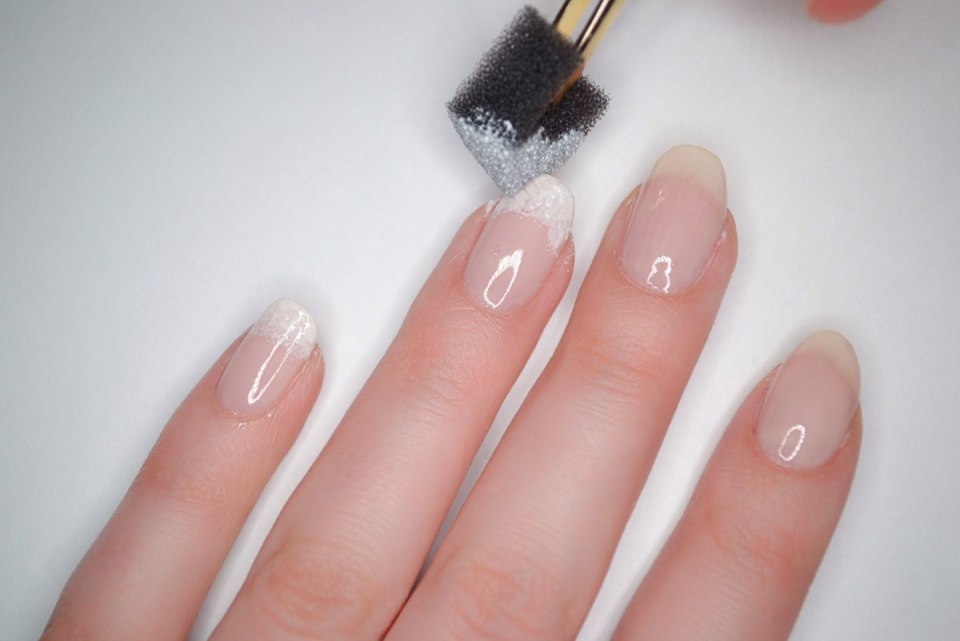 Французский маникюр уголком