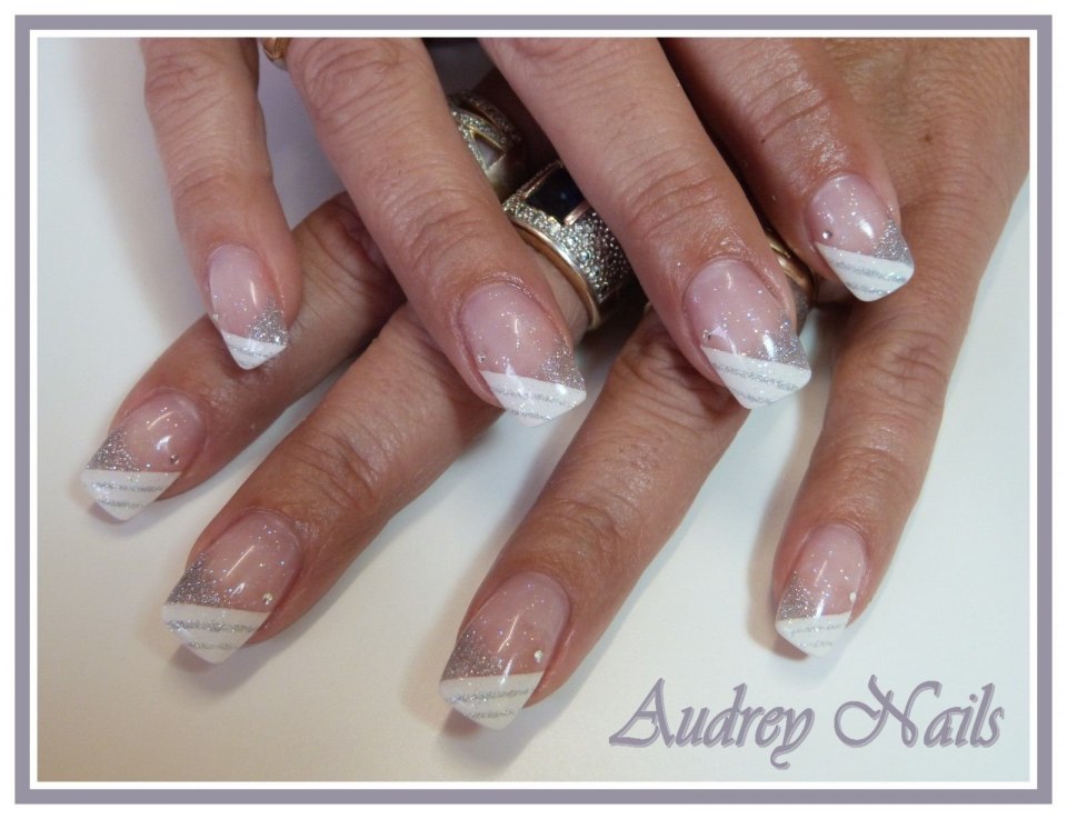 Френч на полукруглых ногтях