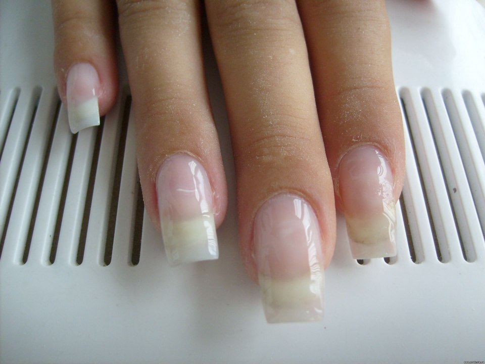 Красивый френч на ногтях
