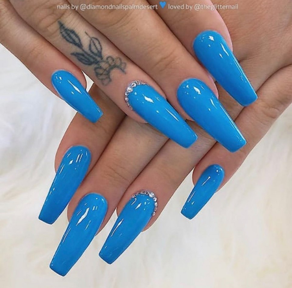 Маникюр голубой френч