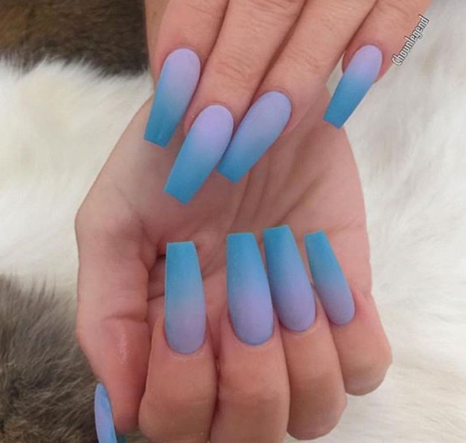 Маникюр на длинные ногти голубого цвета