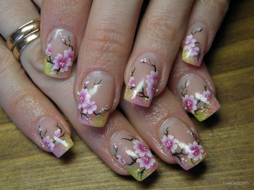 Цветы Сакуры на ногтях