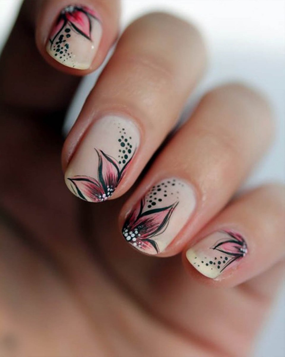 Маникюр с цветочками