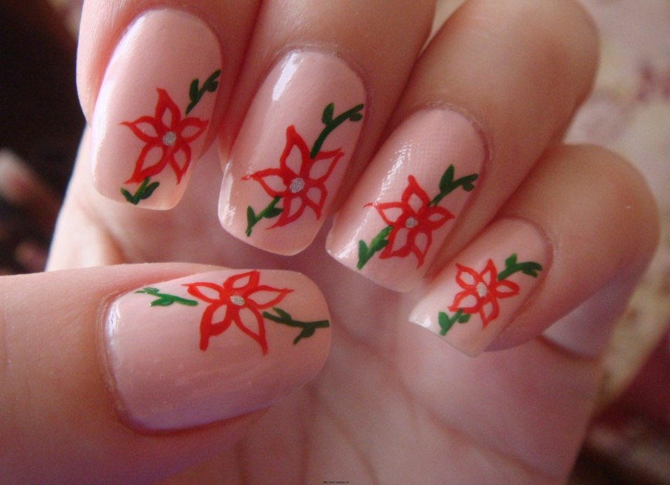 Легкие цветы на ногтях