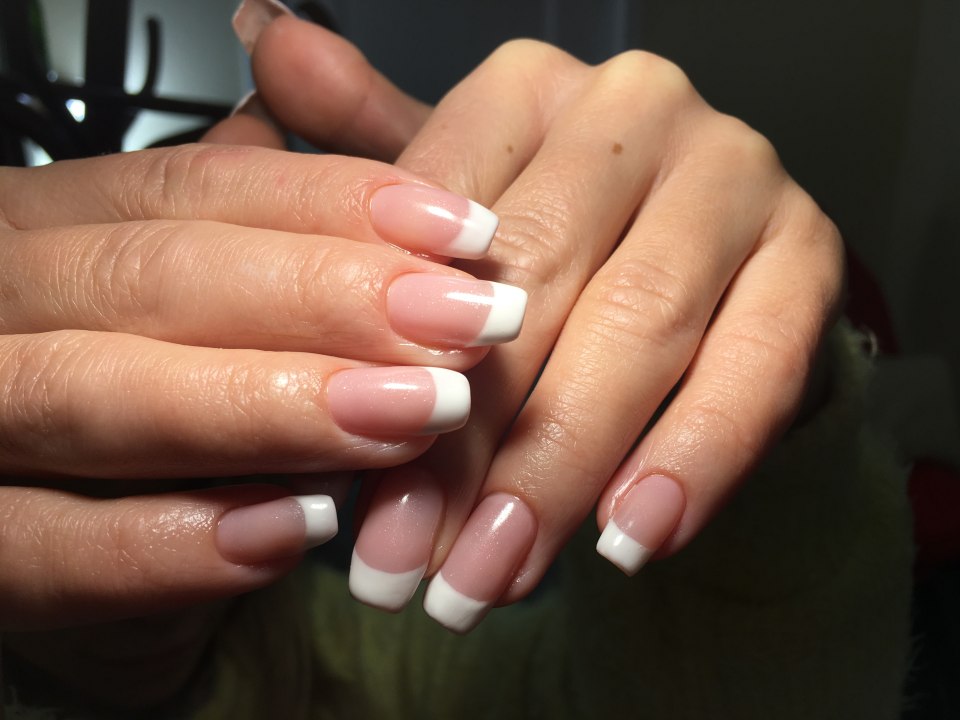 Маникюр однотонный френч