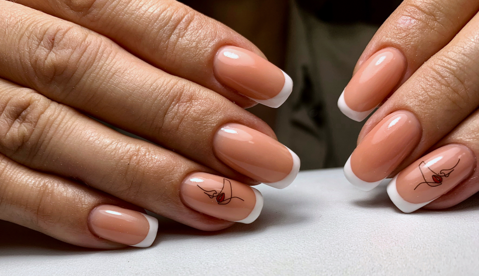 Арочное наращивание ногтей на короткие ногти