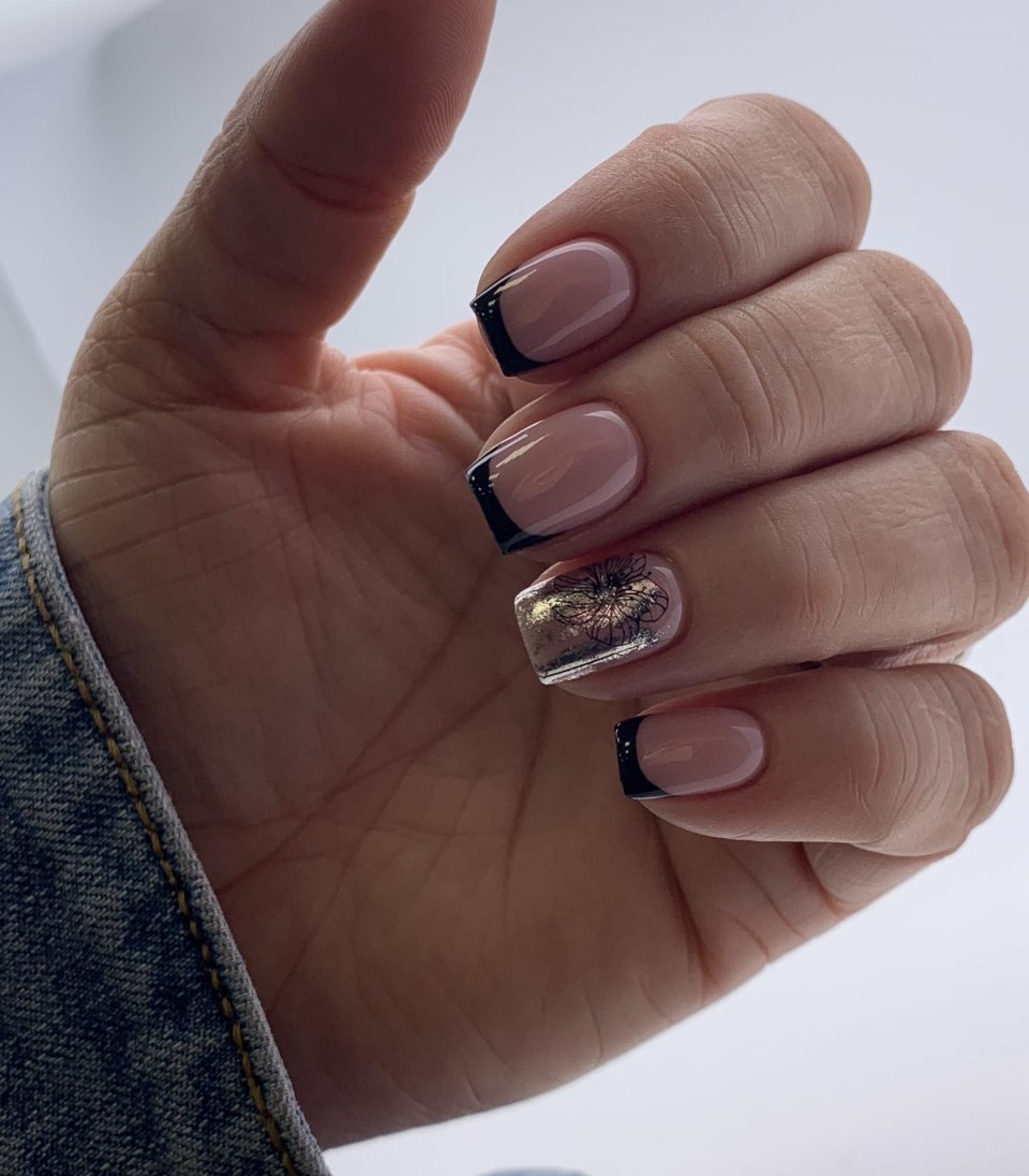 Тонкий френч на овальных ногтях