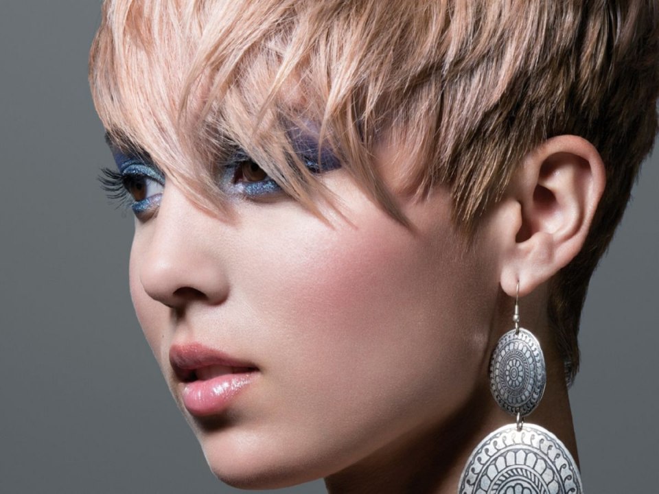 Короткие женские стрижки для полных