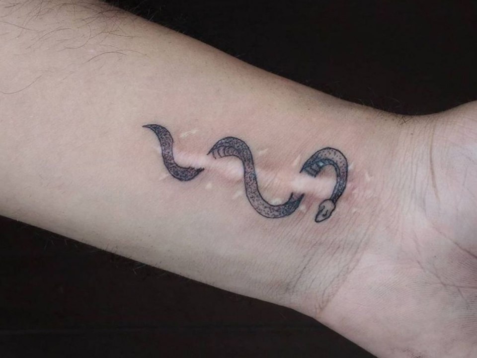 Змея эскиз тату дотворк