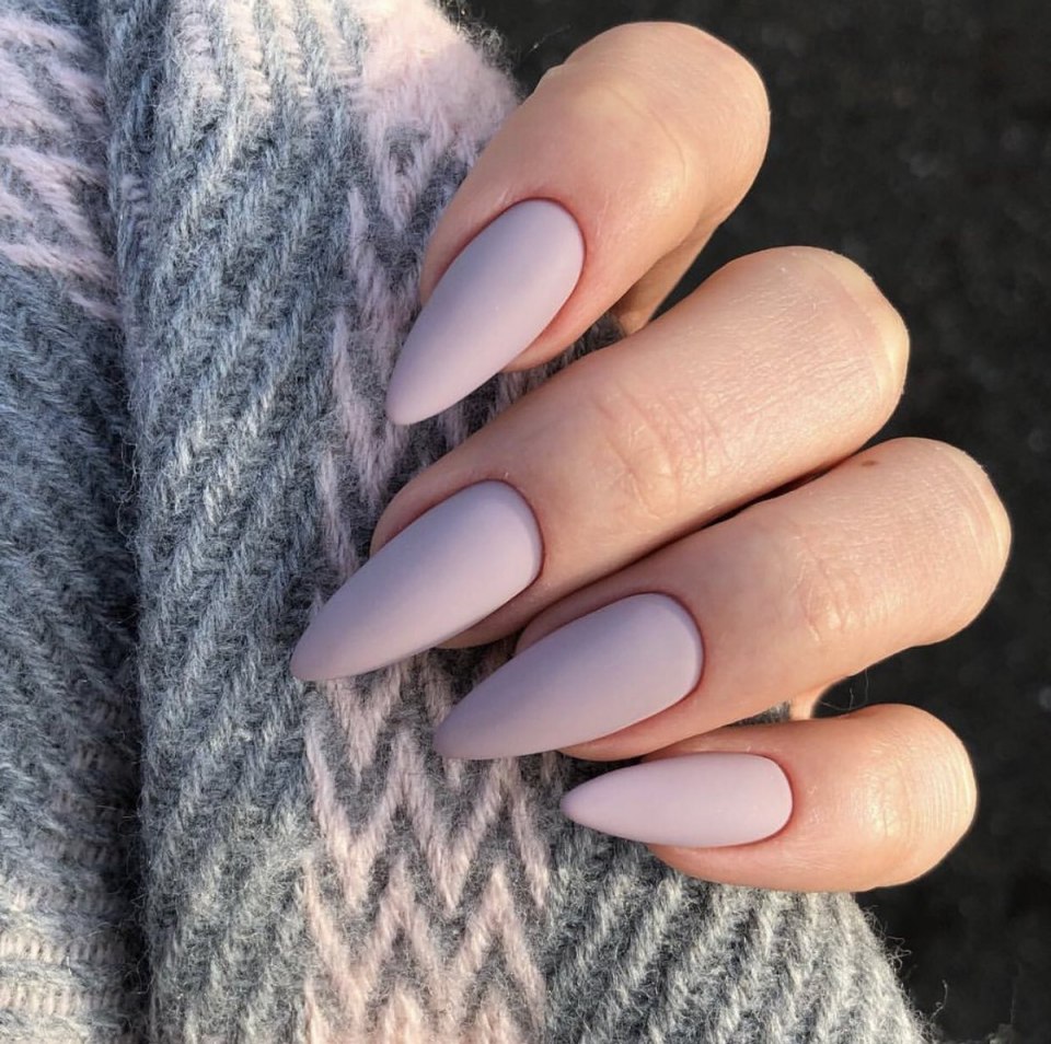 Ногти длинные миндаль