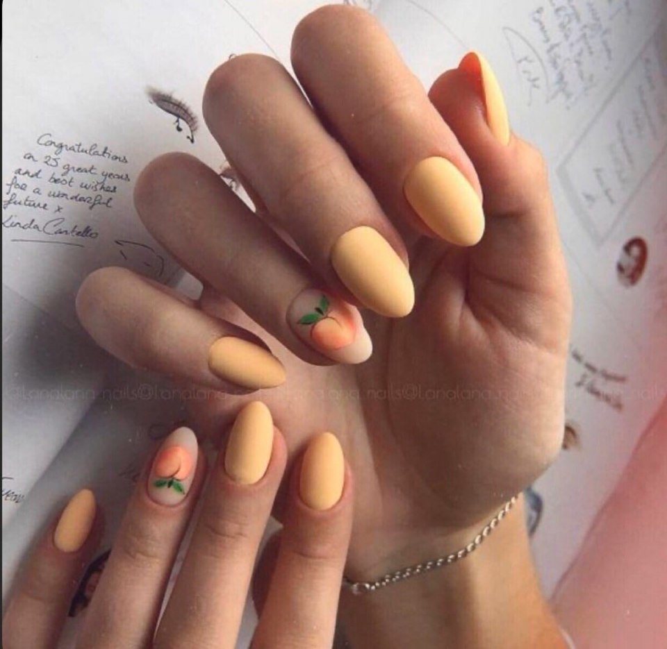 Осенний маникюр подростку миндаль