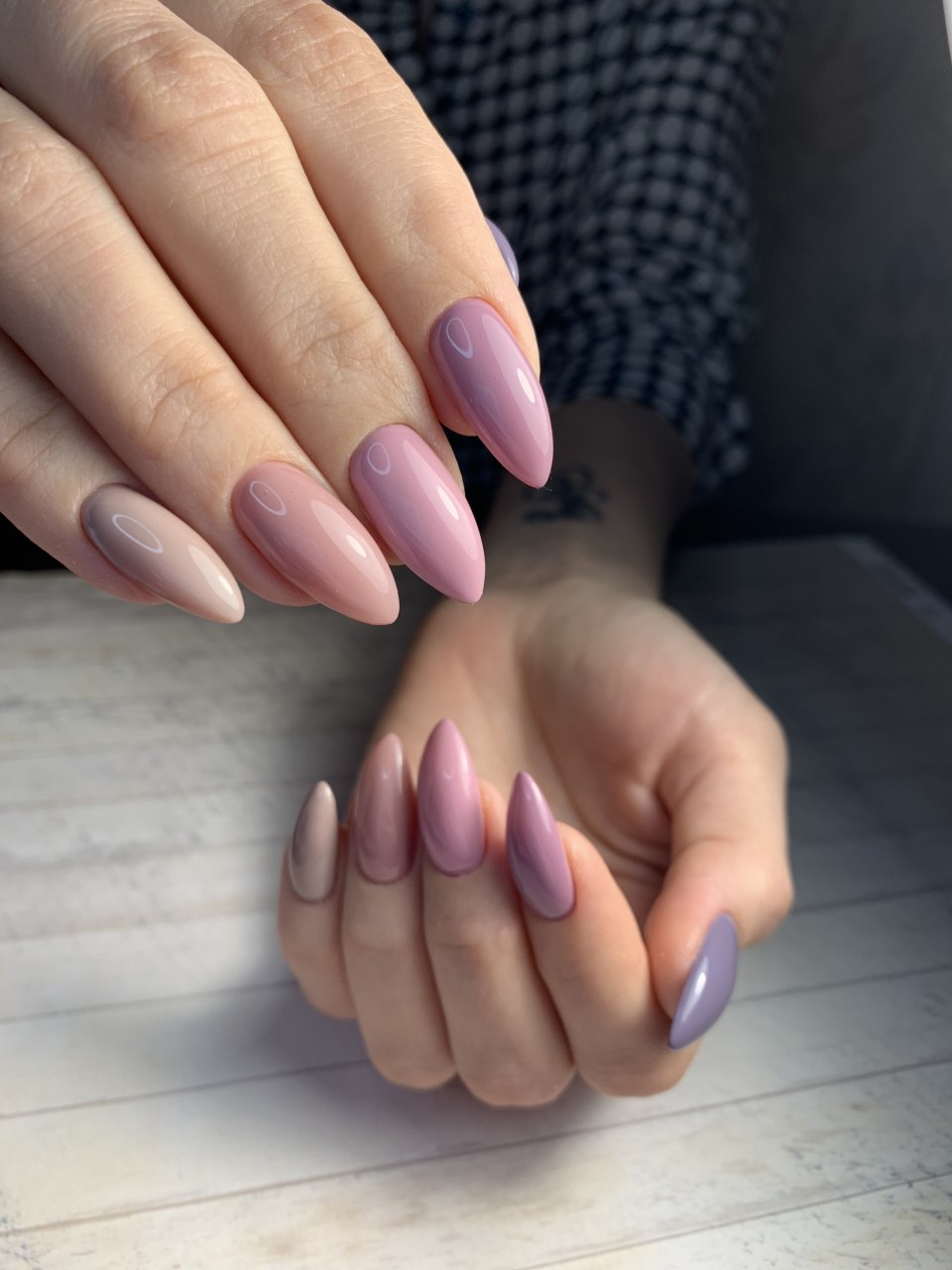 Миндальные ногти однотонные