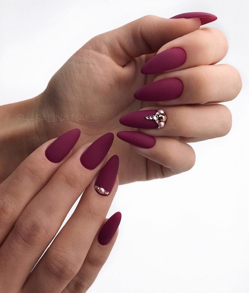 Ногти бордо матовые