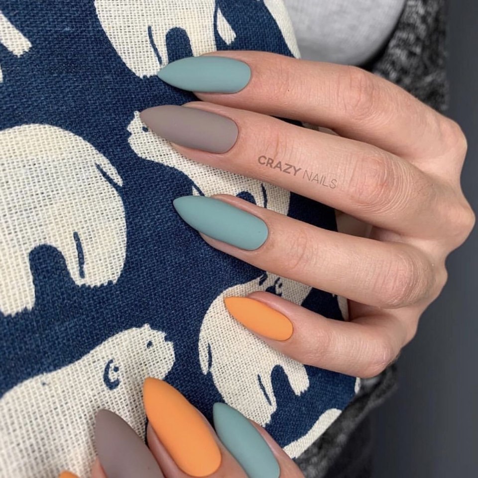 Осенний маникюр на длинные ногти