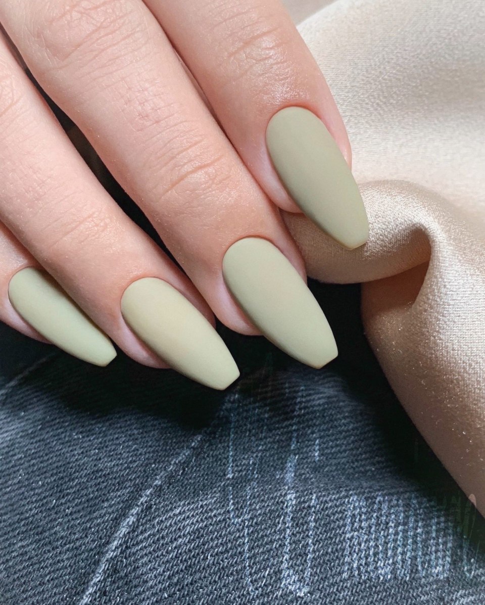 Матовые ногти светлые