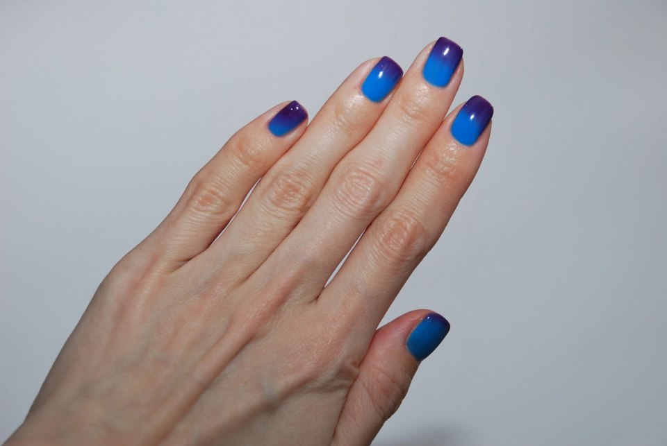 Синий термо гель лак маникюр