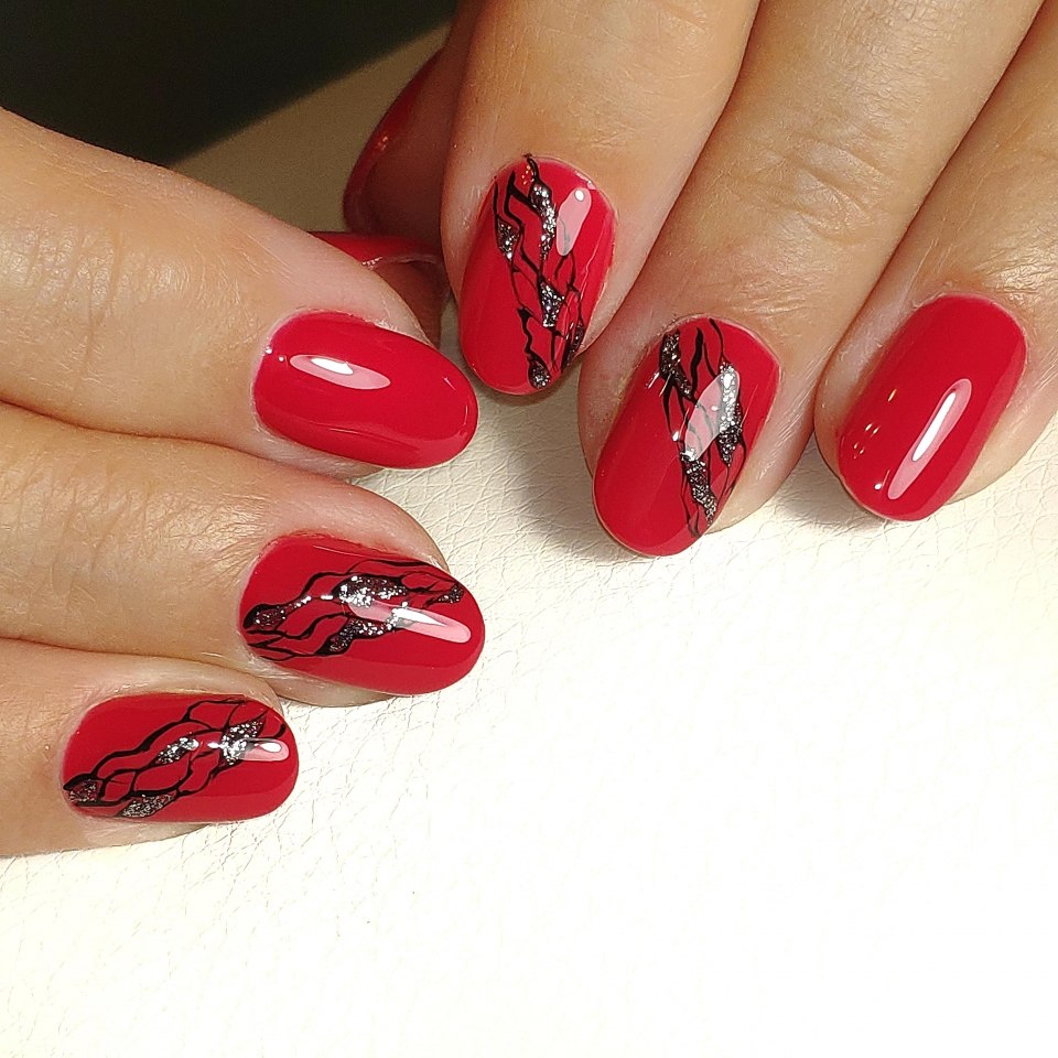 Ногти глянцевые с рисунком