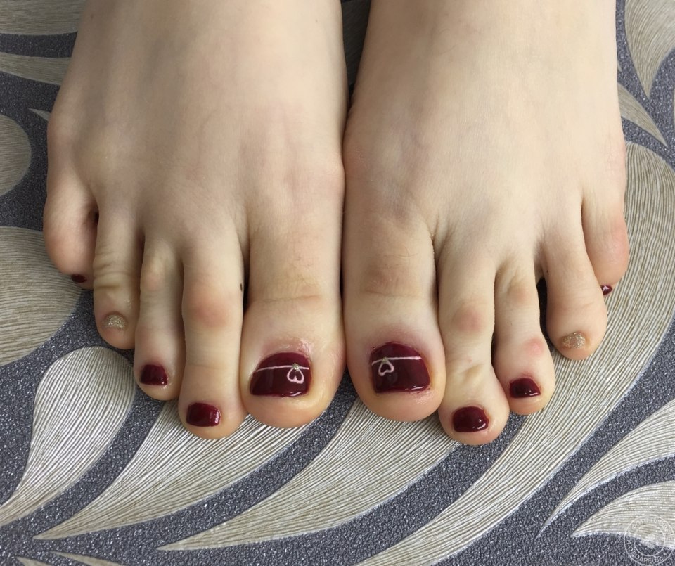 Молочный педикюр