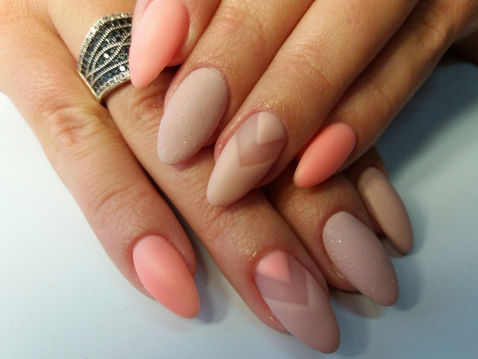 Миндальная форма ногтей клиоткие